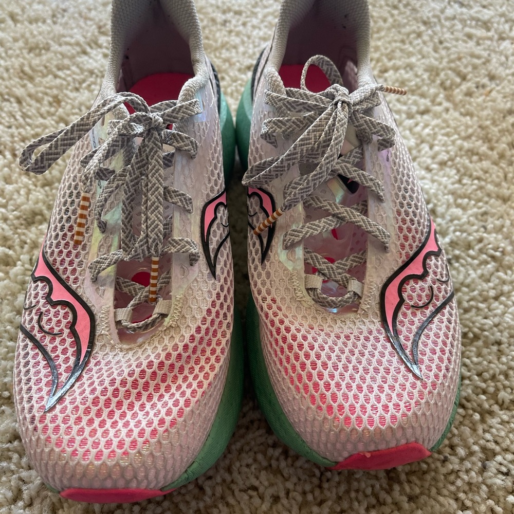 Endorphins Saucony Pink and Gray Athletic Running shoes - Picture 7 of 7